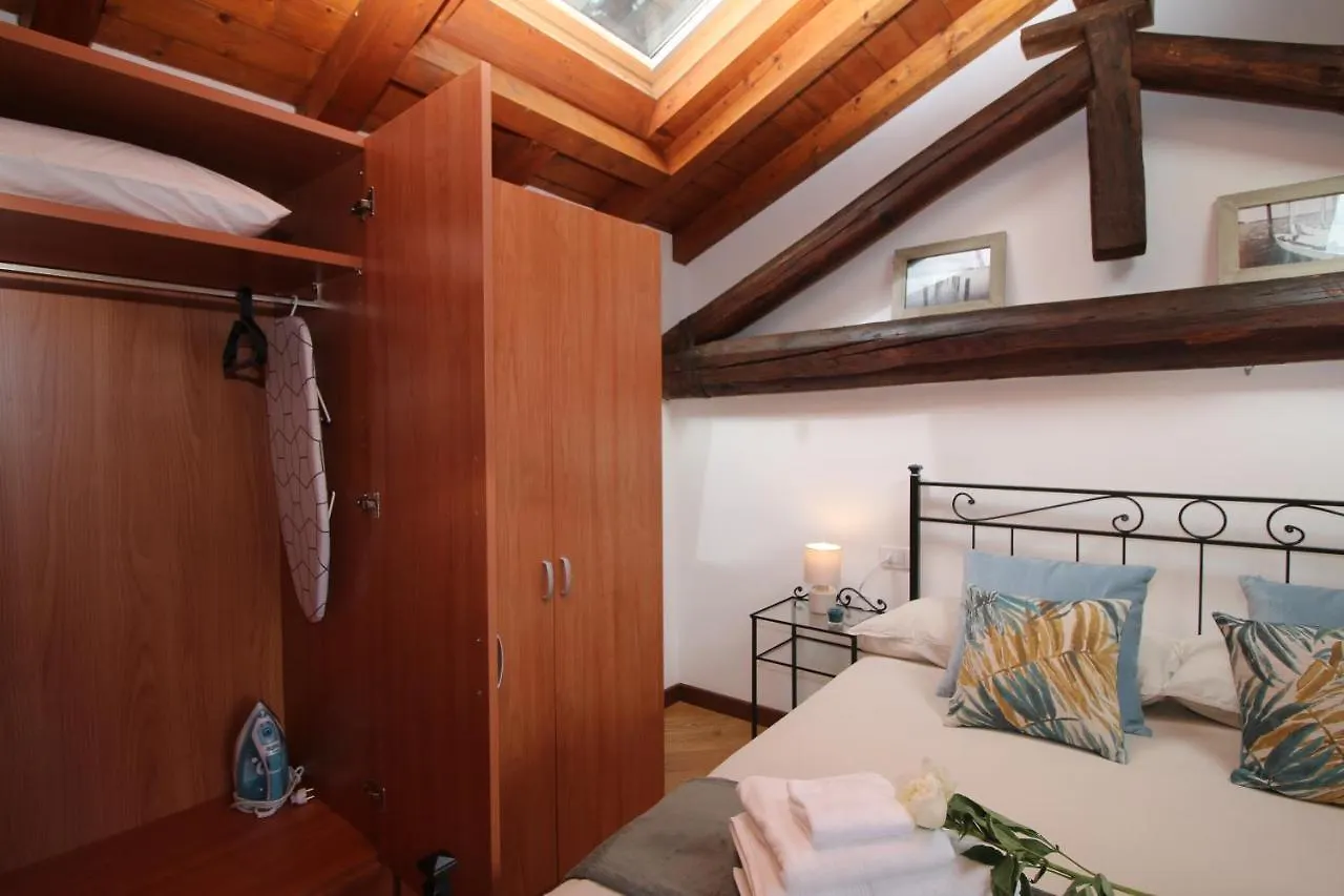Apartment La Casa Del Pittore Como Italy